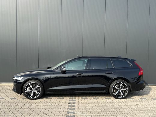 Volvo  V60 T6 Plug-in hybrid AWD Ultra Dark | Panoramadak | Trekhaak | 360 Camera | Head-up Display | Leder ... ActivLease financial lease