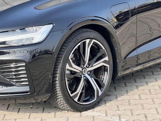 Volvo  V60 T6 Plug-in hybrid AWD Ultra Dark | Panoramadak | Trekhaak | 360 Camera | Head-up Display | Leder ... ActivLease financial lease