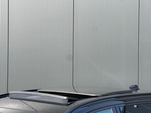 Volvo  V60 T6 Plug-in hybrid AWD Ultra Dark | Panoramadak | Trekhaak | 360 Camera | Head-up Display | Leder ... ActivLease financial lease