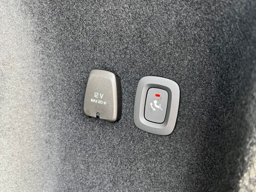 Volvo  V60 T6 Plug-in hybrid AWD Ultra Dark | Panoramadak | Trekhaak | 360 Camera | Head-up Display | Leder ... ActivLease financial lease