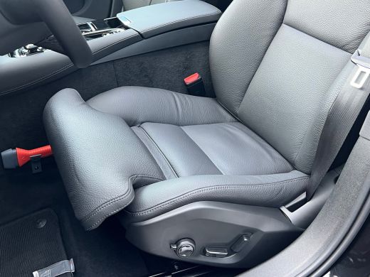 Volvo  V60 T6 Plug-in hybrid AWD Ultra Dark | Panoramadak | Trekhaak | 360 Camera | Head-up Display | Leder ... ActivLease financial lease