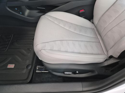 BYD SEAL 1.5 DM-i Comfort - Touring | &euro;4000 korting | 1350 KM WLTP | Elektrische klep | Apple Carplay/Andr... ActivLease financial lease