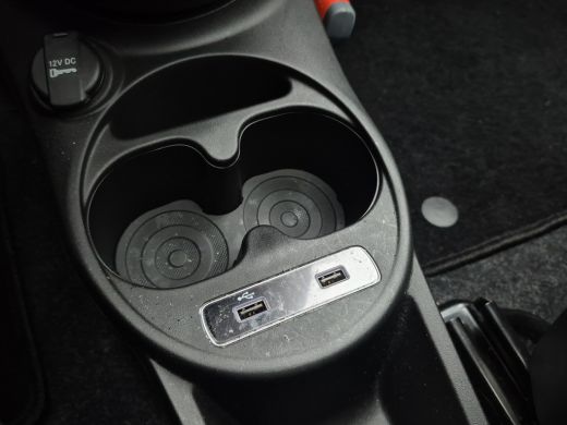 Fiat 500 1.0 Hybrid Dolcevita Panoramadak | Parkeersensoren | Carplay/android auto | Cruise control | ActivLease financial lease