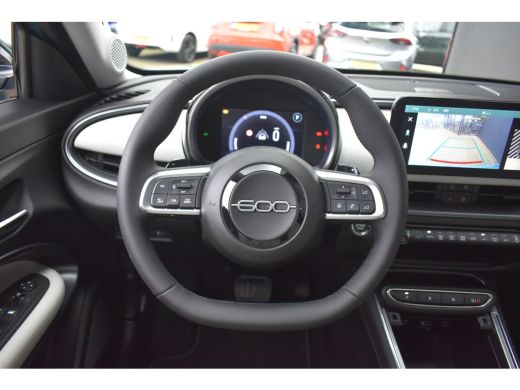 Fiat 600 1.2 Hybrid La Prima 8 Jaar Garantie! | Massage | Vol-Leder | Adaptive Cruise | Elektr. Stoelen | ... ActivLease financial lease