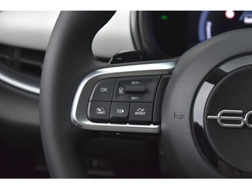 Fiat 600 1.2 Hybrid La Prima 8 Jaar Garantie! | Massage | Vol-Leder | Adaptive Cruise | Elektr. Stoelen | ... ActivLease financial lease