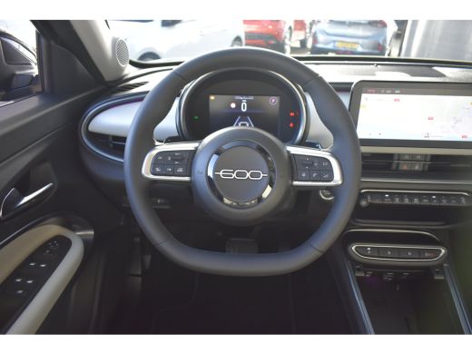 Fiat 600 1.2 Hybrid La Prima 8 Jaar Garantie! | Massage | Vol-Leder | Adaptive Cruise | Elektr. Stoelen | ... ActivLease financial lease