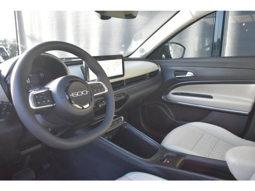 Fiat 600 1.2 Hybrid La Prima 8 Jaar Garantie! | Massage | Vol-Leder | Adaptive Cruise | Elektr. Stoelen | ... ActivLease financial lease