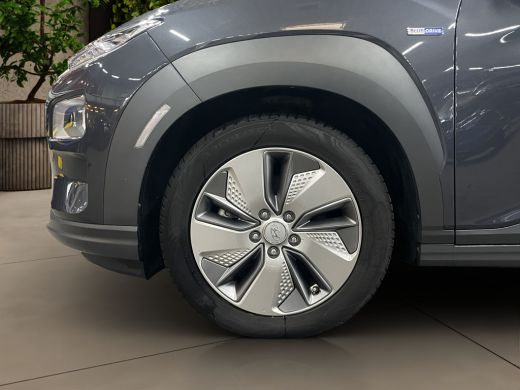 Hyundai Kona EV Premium 64 kWh | Navi | Adapt. Cruise | Stoel- stuurverw. | Head-up | Blis | LED | 17'' ActivLease financial lease