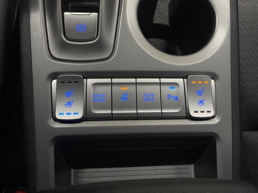 Hyundai Kona EV Premium 64 kWh | Navi | Adapt. Cruise | Stoel- stuurverw. | Head-up | Blis | LED | 17'' ActivLease financial lease