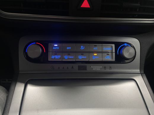 Hyundai Kona EV Premium 64 kWh | Navi | Adapt. Cruise | Stoel- stuurverw. | Head-up | Blis | LED | 17'' ActivLease financial lease