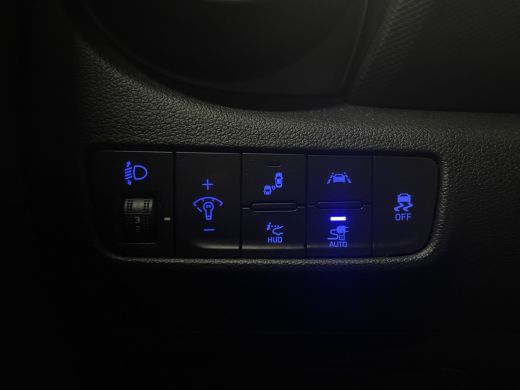 Hyundai Kona EV Premium 64 kWh | Navi | Adapt. Cruise | Stoel- stuurverw. | Head-up | Blis | LED | 17'' ActivLease financial lease