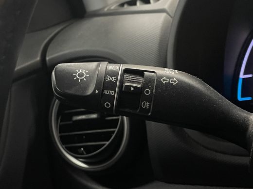 Hyundai Kona EV Premium 64 kWh | Navi | Adapt. Cruise | Stoel- stuurverw. | Head-up | Blis | LED | 17'' ActivLease financial lease