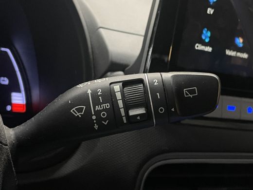 Hyundai Kona EV Premium 64 kWh | Navi | Adapt. Cruise | Stoel- stuurverw. | Head-up | Blis | LED | 17'' ActivLease financial lease