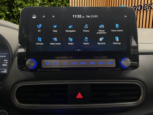 Hyundai Kona EV Premium 64 kWh | Navi | Adapt. Cruise | Stoel- stuurverw. | Head-up | Blis | LED | 17'' ActivLease financial lease