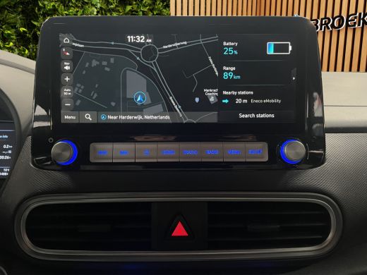 Hyundai Kona EV Premium 64 kWh | Navi | Adapt. Cruise | Stoel- stuurverw. | Head-up | Blis | LED | 17'' ActivLease financial lease