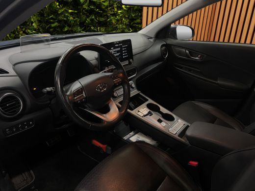 Hyundai Kona EV Premium 64 kWh | Navi | Adapt. Cruise | Stoel- stuurverw. | Head-up | Blis | LED | 17'' ActivLease financial lease