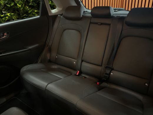 Hyundai Kona EV Premium 64 kWh | Navi | Adapt. Cruise | Stoel- stuurverw. | Head-up | Blis | LED | 17'' ActivLease financial lease