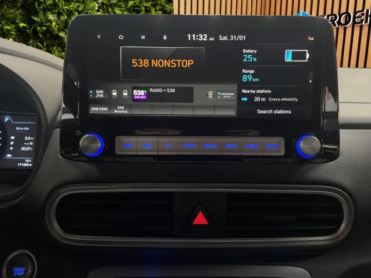 Hyundai Kona EV Premium 64 kWh | Navi | Adapt. Cruise | Stoel- stuurverw. | Head-up | Blis | LED | 17'' ActivLease financial lease