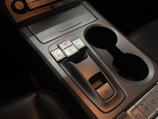 Hyundai Kona EV Premium 64 kWh | Navi | Adapt. Cruise | Stoel- stuurverw. | Head-up | Blis | LED | 17'' ActivLease financial lease