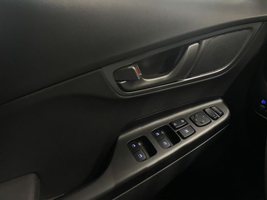 Hyundai Kona EV Premium 64 kWh | Navi | Adapt. Cruise | Stoel- stuurverw. | Head-up | Blis | LED | 17'' ActivLease financial lease