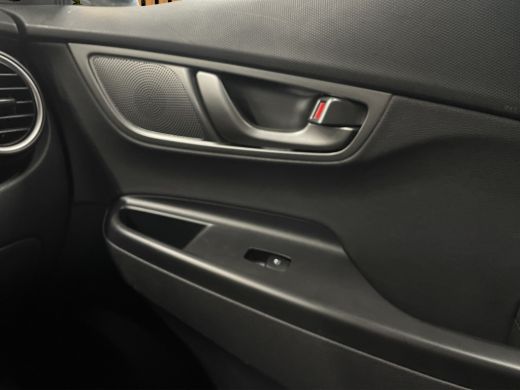 Hyundai Kona EV Premium 64 kWh | Navi | Adapt. Cruise | Stoel- stuurverw. | Head-up | Blis | LED | 17'' ActivLease financial lease