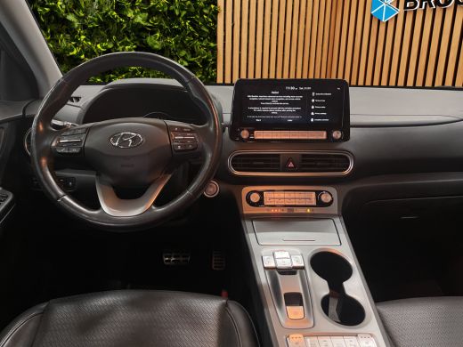 Hyundai Kona EV Premium 64 kWh | Navi | Adapt. Cruise | Stoel- stuurverw. | Head-up | Blis | LED | 17'' ActivLease financial lease
