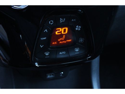 Peugeot 108 1.0 e-VTi Allure | Navi by app | Camera | Climate control | Bluetooth | 29.500km | Lichtmetaal | ActivLease financial lease