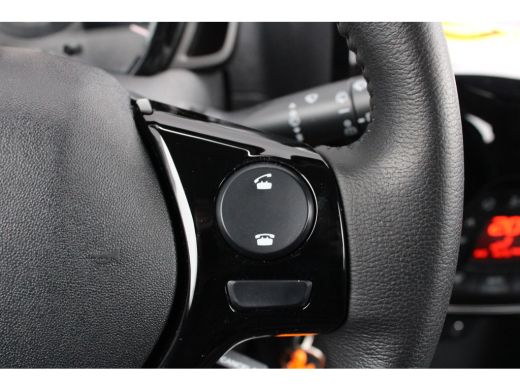 Peugeot 108 1.0 e-VTi Allure | Navi by app | Camera | Climate control | Bluetooth | 29.500km | Lichtmetaal | ActivLease financial lease