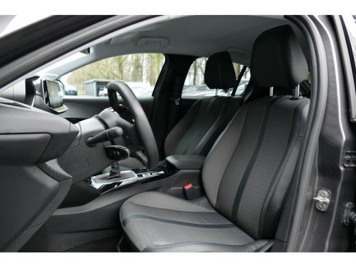 Peugeot 208 1.2 PURETECH 100PK 5-DRS ALLURE / NAVI / LED / CLIMA / PDC / 16"LMV / KEYLESS / WINTERPAKKET / BL... ActivLease financial lease