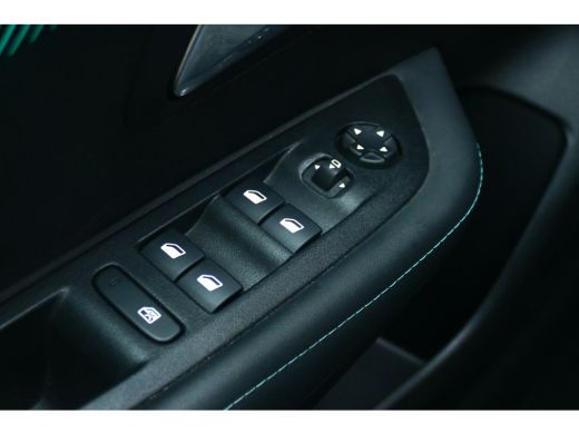 Peugeot 208 1.2 PURETECH 100PK 5-DRS ALLURE / NAVI / LED / CLIMA / PDC / 16"LMV / KEYLESS / WINTERPAKKET / BL... ActivLease financial lease