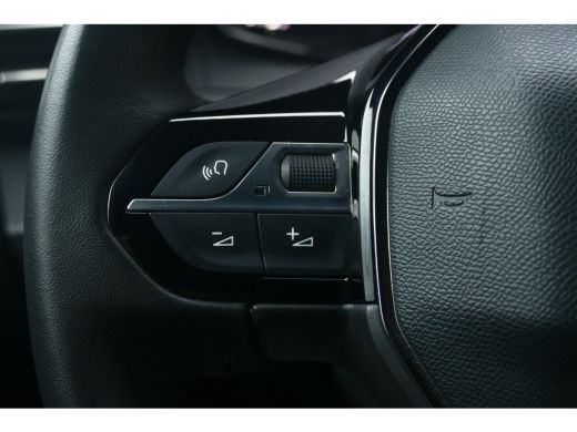 Peugeot 208 1.2 PURETECH 100PK 5-DRS ALLURE / NAVI / LED / CLIMA / PDC / 16"LMV / KEYLESS / WINTERPAKKET / BL... ActivLease financial lease