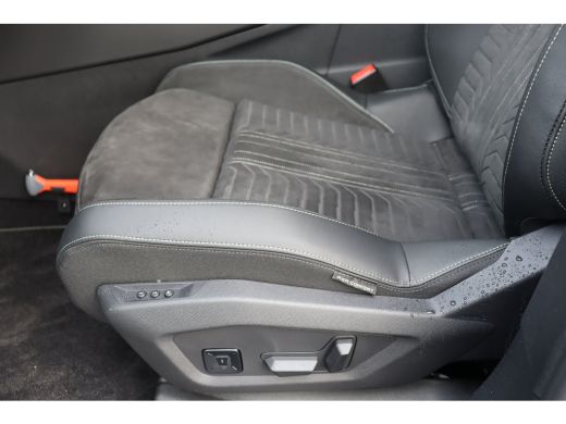 Peugeot e-3008 73KWH GT AVANTAGE 214PK / NAVI / LEDER / CLIMA / FULL-LED / 19" LMV / KEYLESS / WARMTEPOMP / PANO... ActivLease financial lease