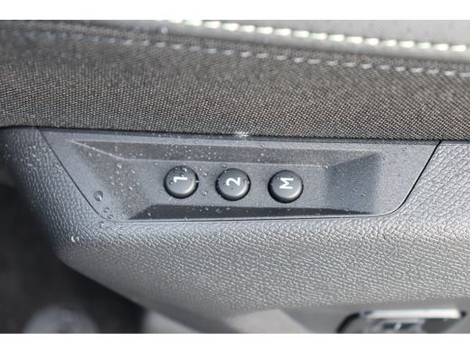 Peugeot e-3008 73KWH GT AVANTAGE 214PK / NAVI / LEDER / CLIMA / FULL-LED / 19" LMV / KEYLESS / WARMTEPOMP / PANO... ActivLease financial lease