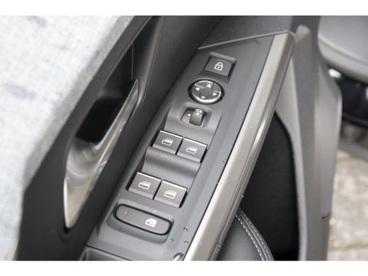 Peugeot e-3008 73KWH GT AVANTAGE 214PK / NAVI / LEDER / CLIMA / FULL-LED / 19" LMV / KEYLESS / WARMTEPOMP / PANO... ActivLease financial lease