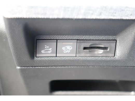 Peugeot e-3008 73KWH GT AVANTAGE 214PK / NAVI / LEDER / CLIMA / FULL-LED / 19" LMV / KEYLESS / WARMTEPOMP / PANO... ActivLease financial lease