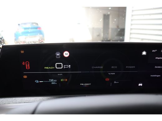 Peugeot e-3008 73KWH GT AVANTAGE 214PK / NAVI / LEDER / CLIMA / FULL-LED / 19" LMV / KEYLESS / WARMTEPOMP / PANO... ActivLease financial lease