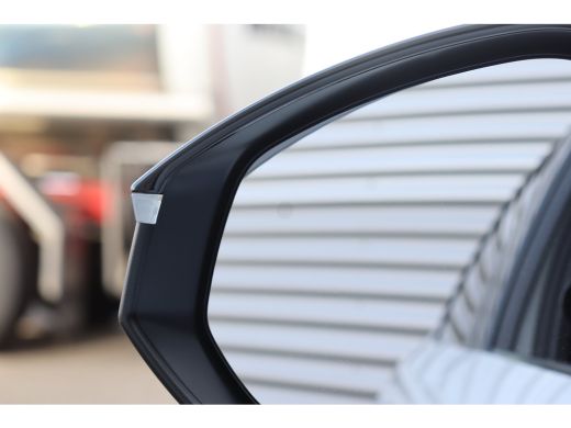 Peugeot e-3008 73KWH GT AVANTAGE 214PK / NAVI / LEDER / CLIMA / FULL-LED / 19" LMV / KEYLESS / WARMTEPOMP / PANO... ActivLease financial lease