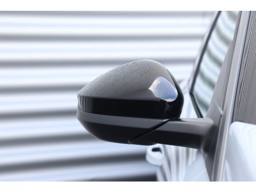 Peugeot e-3008 73KWH GT AVANTAGE 214PK / NAVI / LEDER / CLIMA / FULL-LED / 19" LMV / KEYLESS / WARMTEPOMP / PANO... ActivLease financial lease