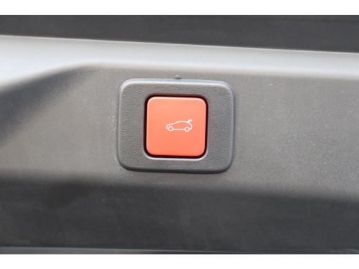 Peugeot e-3008 73KWH GT AVANTAGE 214PK / NAVI / LEDER / CLIMA / FULL-LED / 19" LMV / KEYLESS / WARMTEPOMP / PANO... ActivLease financial lease