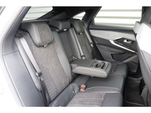 Peugeot e-3008 73KWH GT AVANTAGE 214PK / NAVI / LEDER / CLIMA / FULL-LED / 19" LMV / KEYLESS / WARMTEPOMP / PANO... ActivLease financial lease