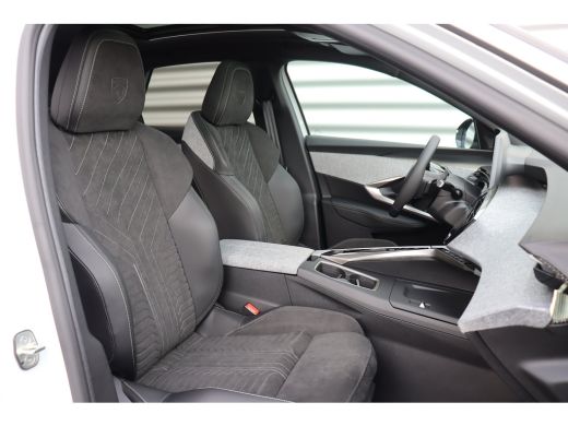Peugeot e-3008 73KWH GT AVANTAGE 214PK / NAVI / LEDER / CLIMA / FULL-LED / 19" LMV / KEYLESS / WARMTEPOMP / PANO... ActivLease financial lease