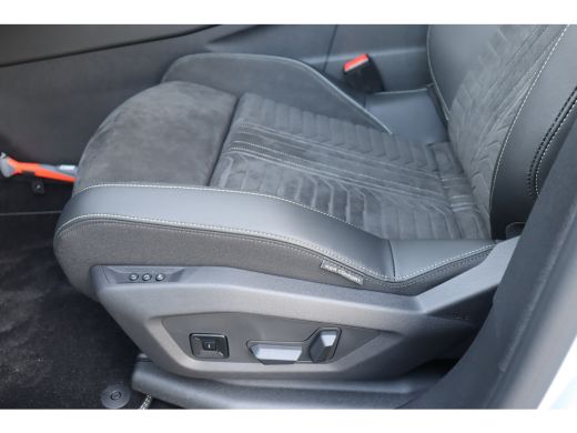 Peugeot e-3008 73KWH GT AVANTAGE 214PK / NAVI / LEDER / CLIMA / FULL-LED / 19" LMV / KEYLESS / WARMTEPOMP / PANO... ActivLease financial lease