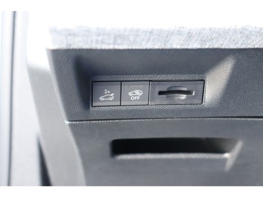 Peugeot e-3008 73KWH GT AVANTAGE 214PK / NAVI / LEDER / CLIMA / FULL-LED / 19" LMV / KEYLESS / WARMTEPOMP / PANO... ActivLease financial lease