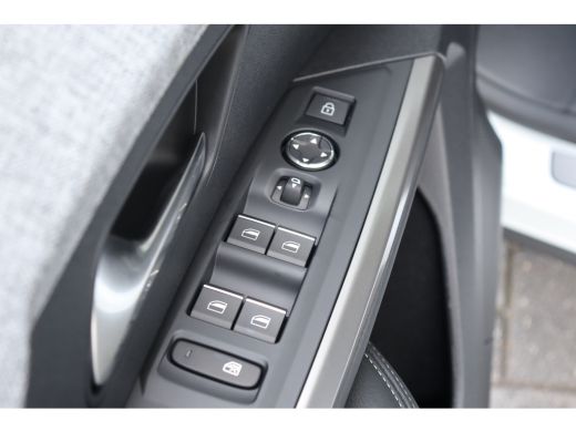 Peugeot e-3008 73KWH GT AVANTAGE 214PK / NAVI / LEDER / CLIMA / FULL-LED / 19" LMV / KEYLESS / WARMTEPOMP / PANO... ActivLease financial lease