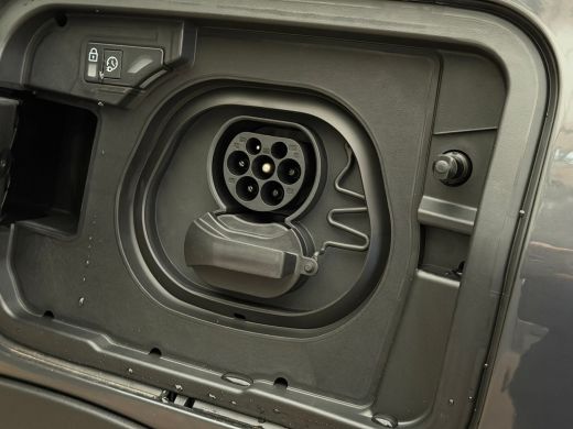 Peugeot e-5008 Allure Long Range 96 kWh Direct Beschikbaar! | Warmtepomp | Trekhaak | Navigatie | Long Range! | ... ActivLease financial lease