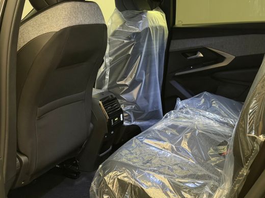 Peugeot e-5008 Allure Long Range 96 kWh Direct Beschikbaar! | Warmtepomp | Trekhaak | Navigatie | Long Range! | ... ActivLease financial lease