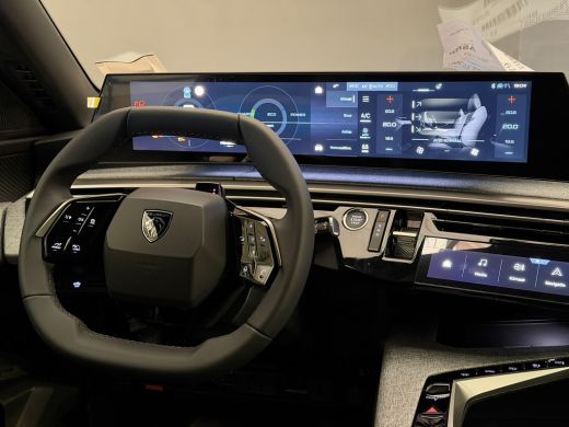 Peugeot e-5008 Allure Long Range 96 kWh Direct Beschikbaar! | Warmtepomp | Trekhaak | Navigatie | Long Range! | ... ActivLease financial lease