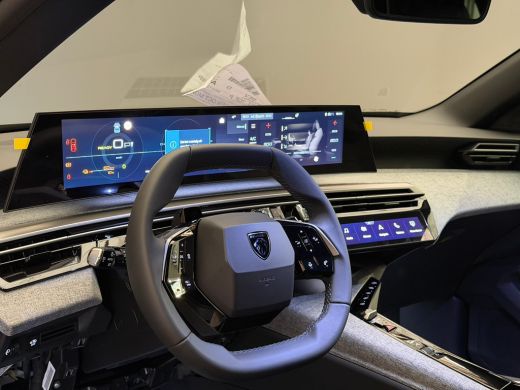 Peugeot e-5008 Allure Long Range 96 kWh Direct Beschikbaar! | Warmtepomp | Trekhaak | Navigatie | Long Range! | ... ActivLease financial lease