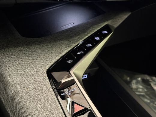 Peugeot e-5008 Allure Long Range 96 kWh Direct Beschikbaar! | Warmtepomp | Trekhaak | Navigatie | Long Range! | ... ActivLease financial lease