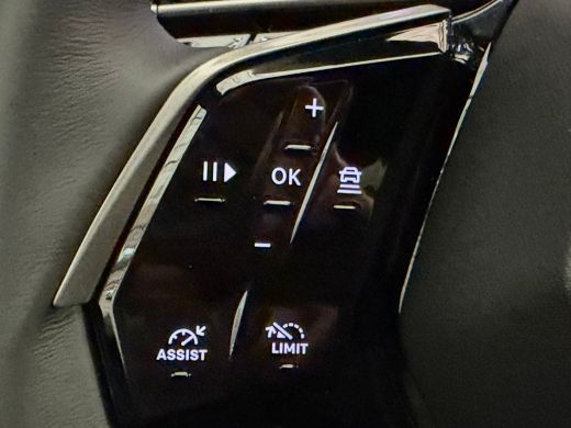 Peugeot e-5008 Allure Long Range 96 kWh Direct Beschikbaar! | Warmtepomp | Trekhaak | Navigatie | Long Range! | ... ActivLease financial lease